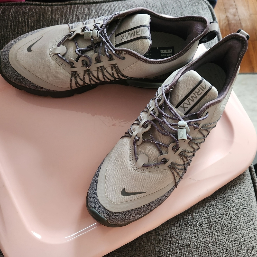 Nike AirMax Sneakers